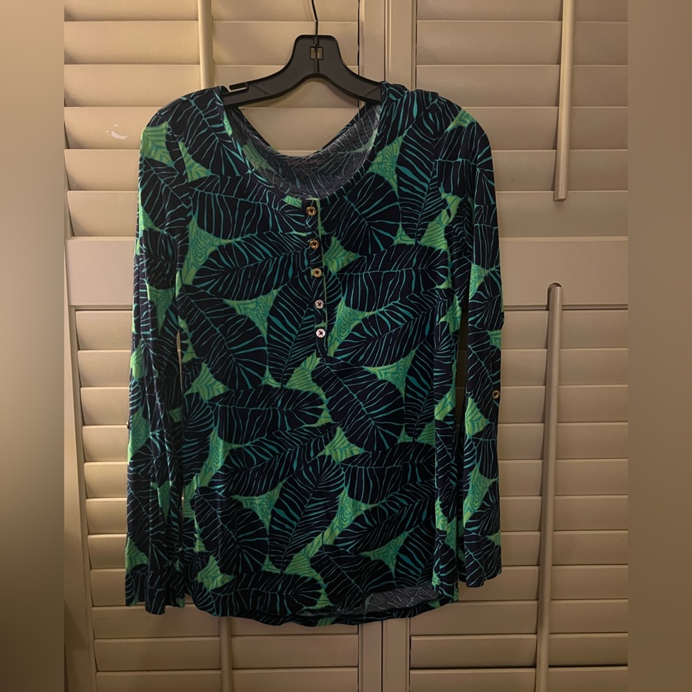 Lilly Pulitzer top. Size: Small
